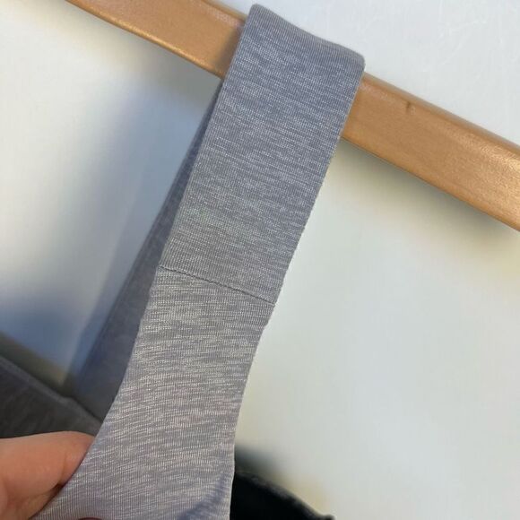 Lululemon Cross Back Sleeveless Workout Bra Tank Top Light Gray Black size 8 - Picture 6 of 12